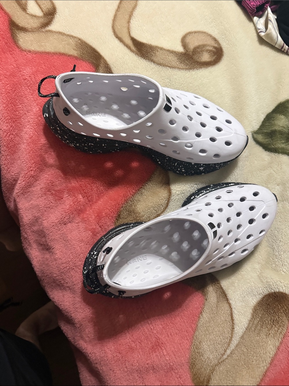 Kane Revive White/Black speckle